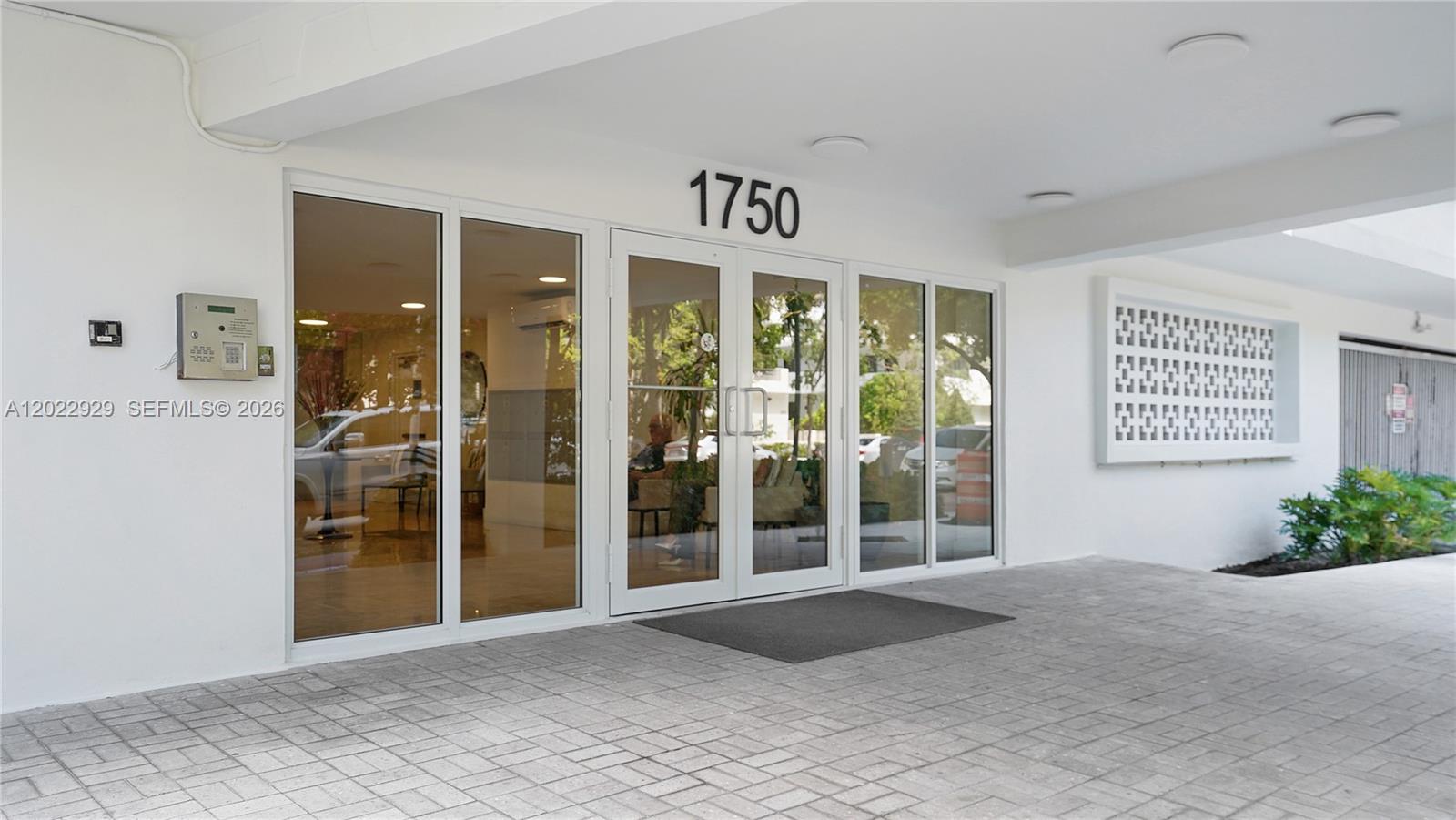 1750 James Avenue 9j Property Photo 14