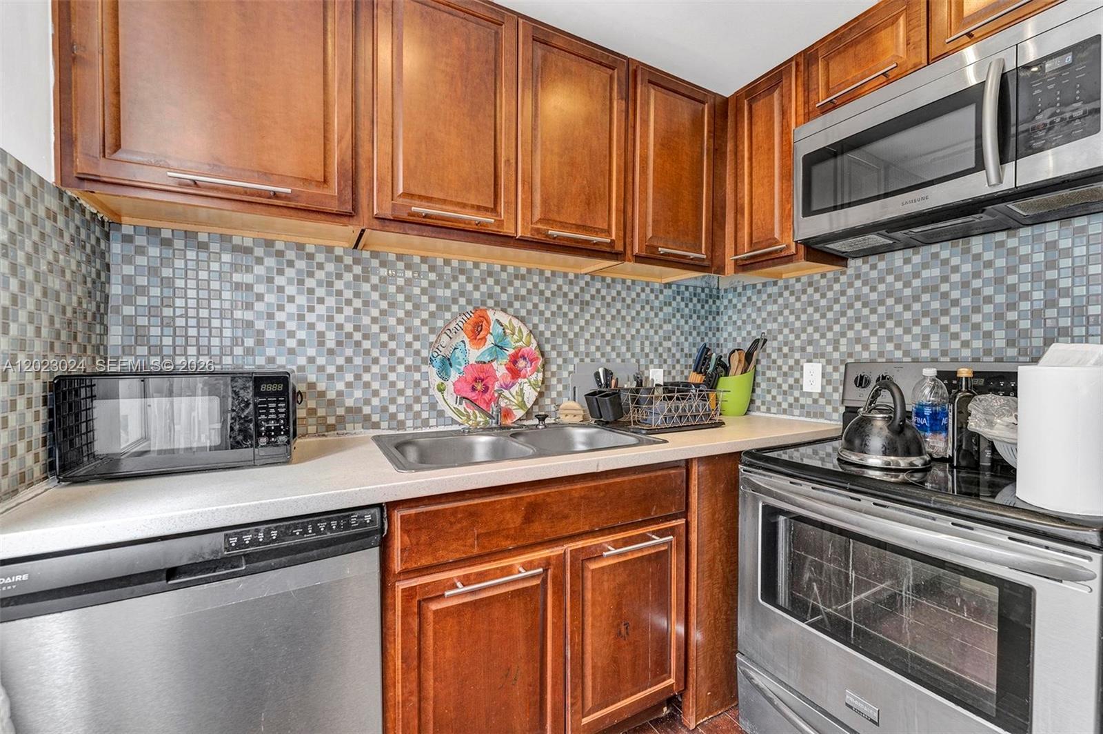1150 Euclid Avenue 101 Property Photo 6
