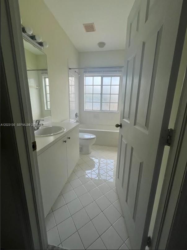 1423 Ne 40th Road 1423 Property Photo 2