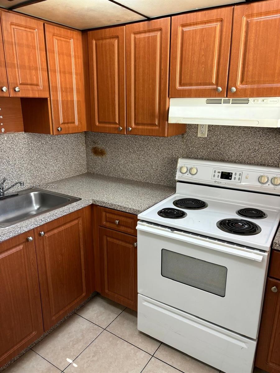 3050 S Dixie Highway 203 Property Photo 3