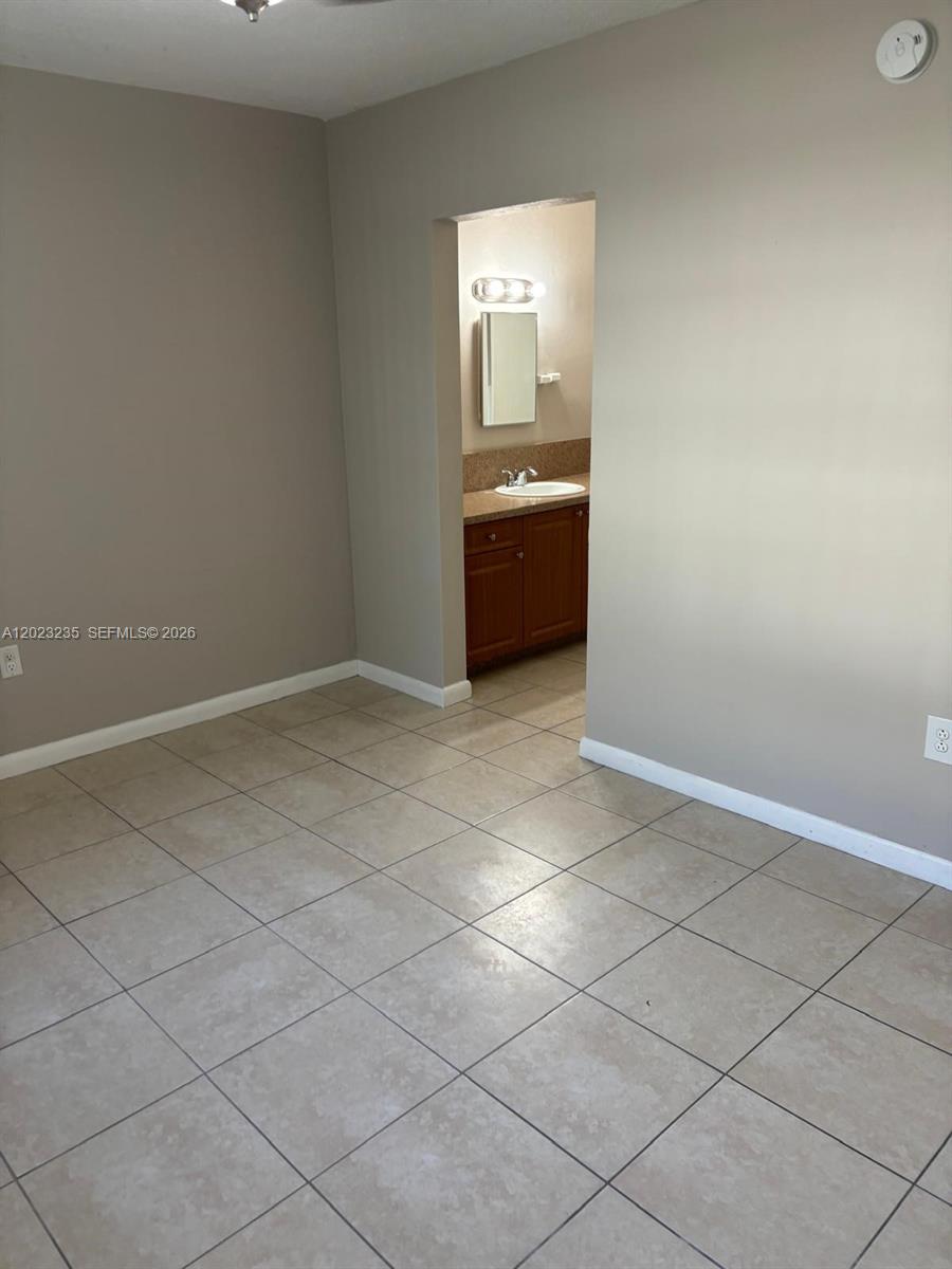 3050 S Dixie Highway 203 Property Photo 6