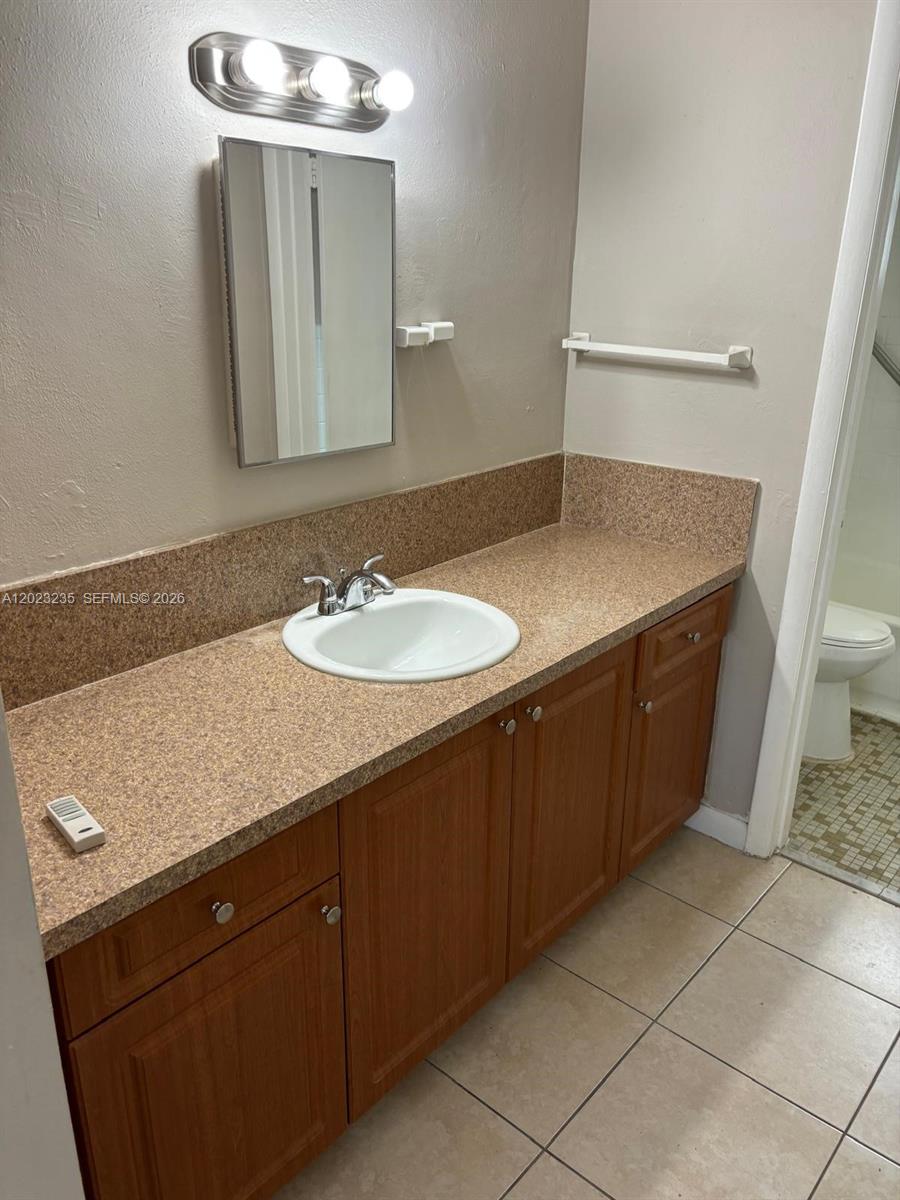 3050 S Dixie Highway 203 Property Photo 7