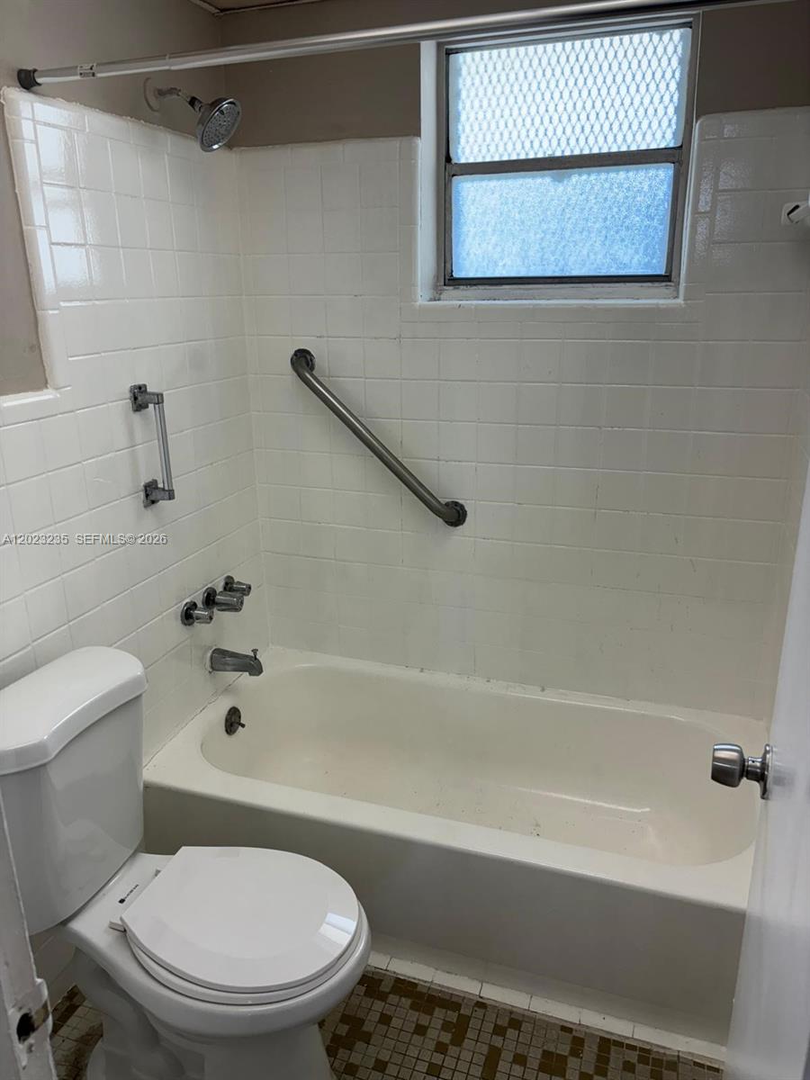 3050 S Dixie Highway 203 Property Photo 9