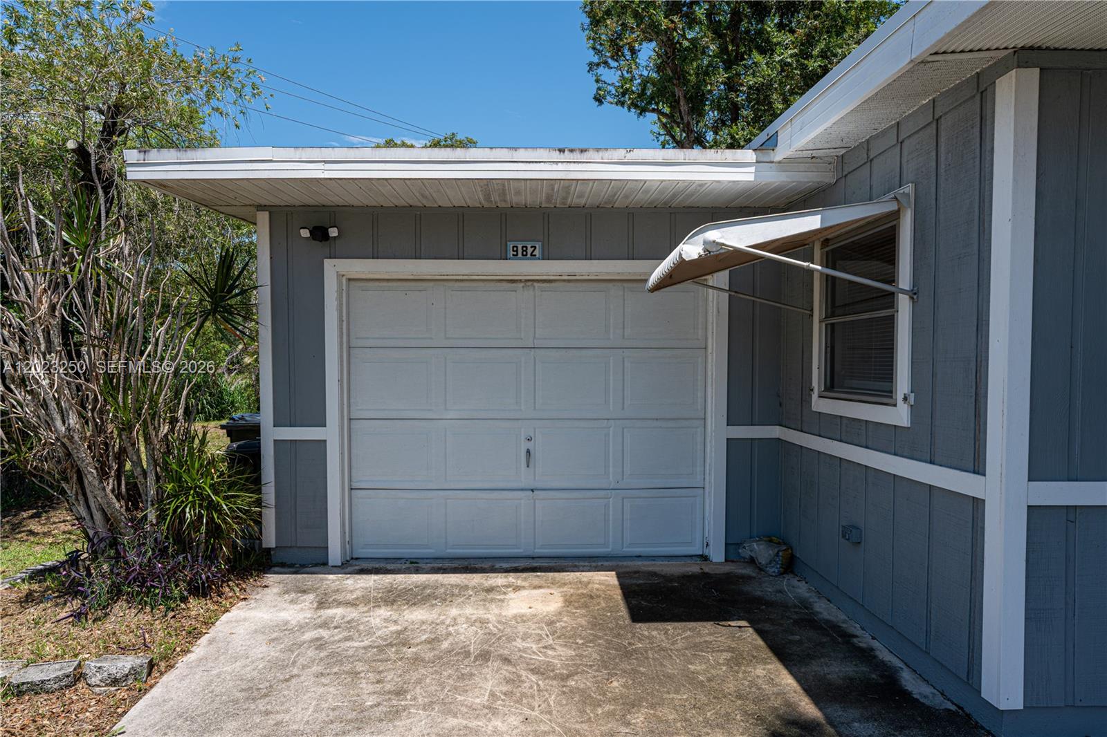 982 Sw Airoso Boulevard Property Photo 3