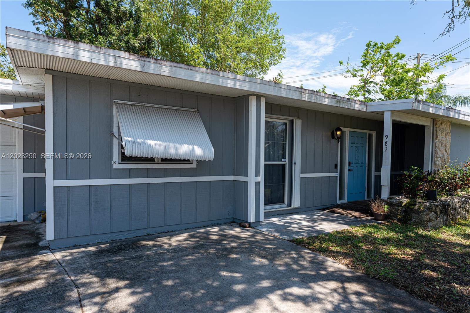 982 Sw Airoso Boulevard Property Photo 4