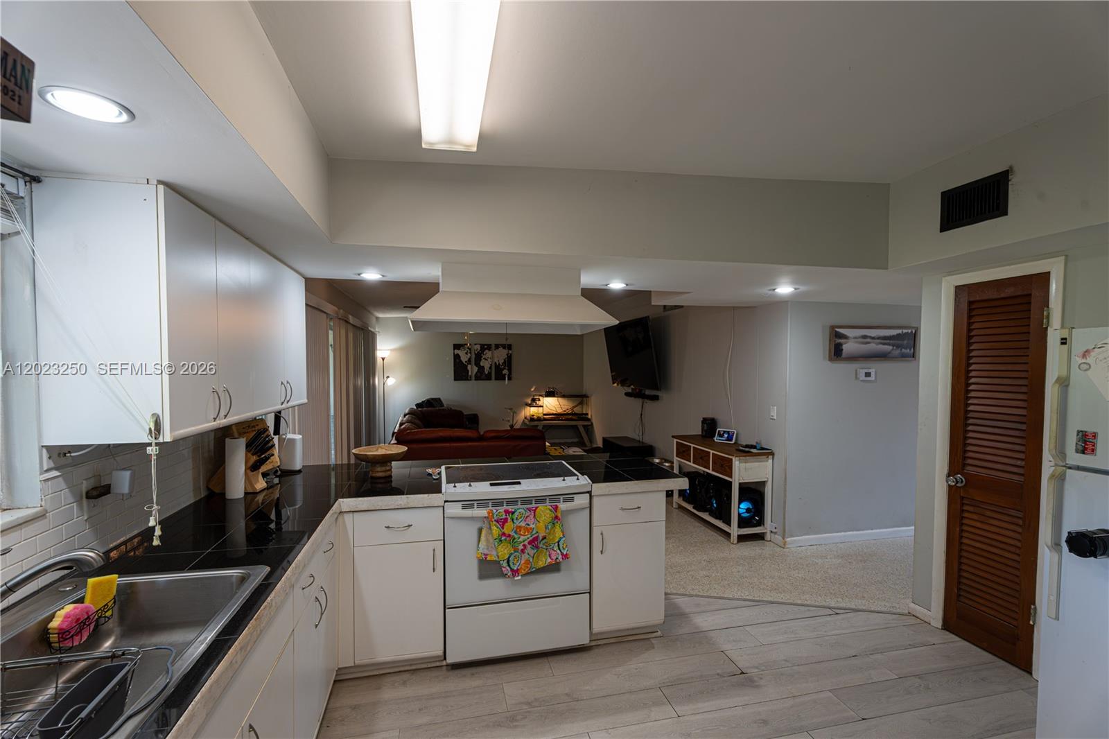 982 Sw Airoso Boulevard Property Photo 22