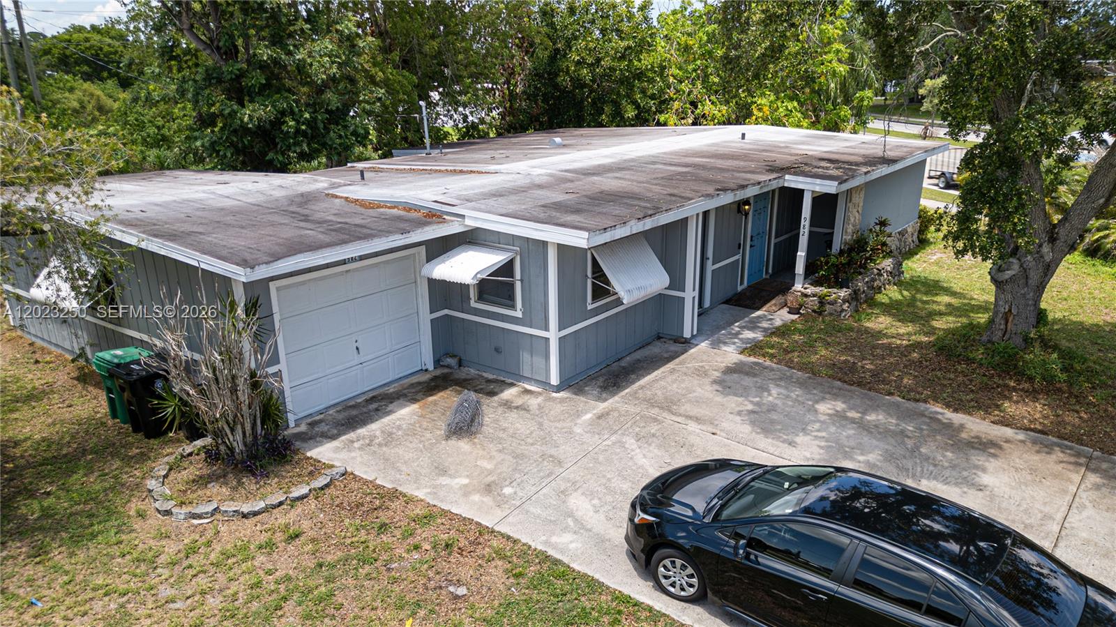 982 Sw Airoso Boulevard Property Photo 43