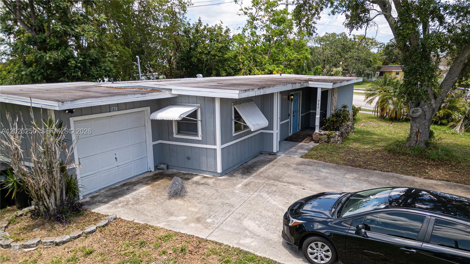 982 Sw Airoso Boulevard Property Photo 44