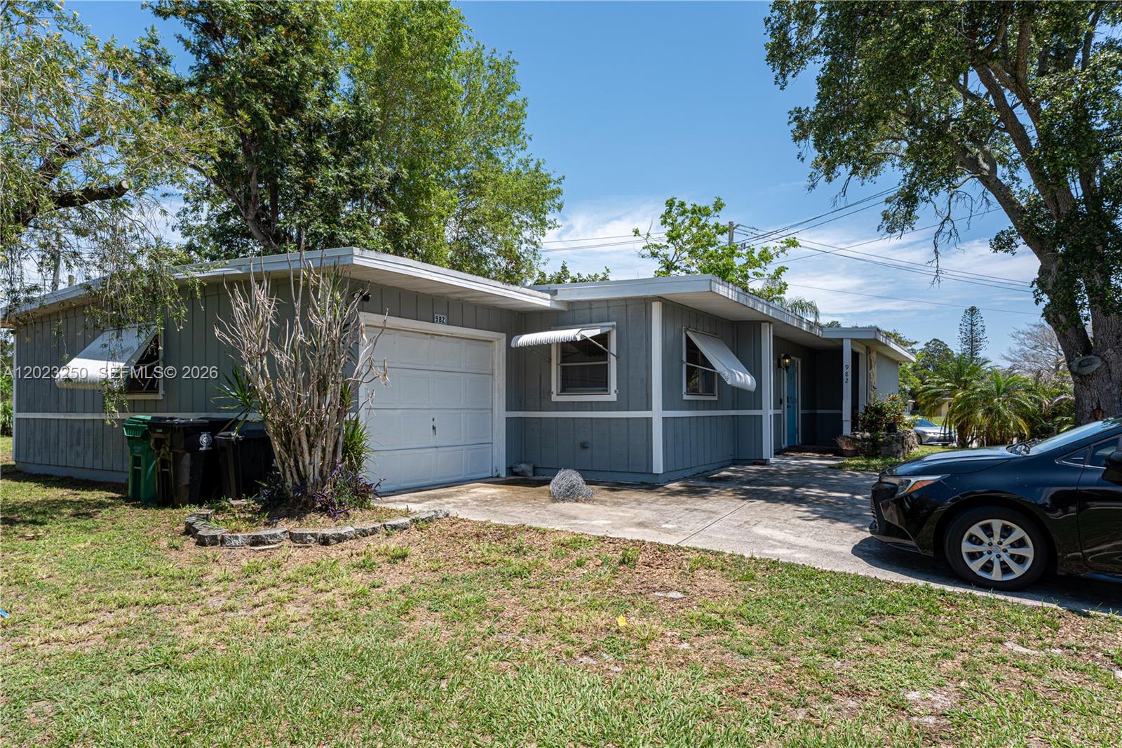 982 Sw Airoso Boulevard Property Photo 45