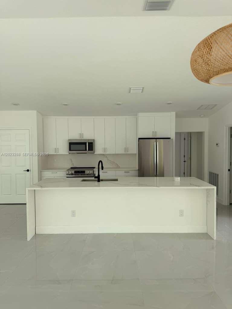 8636 100th Court Property Photo 5