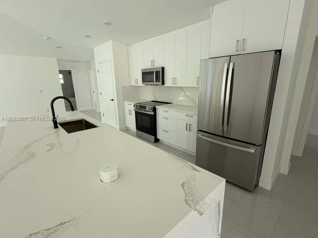 8636 100th Court Property Photo 7