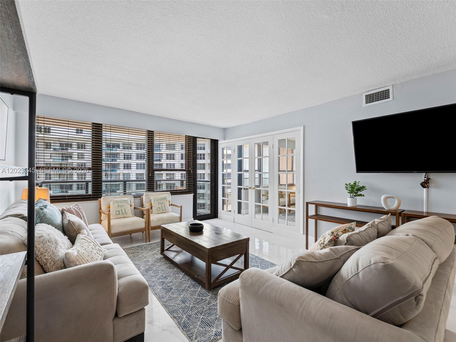 5225 Collins Avenue 1509 Property Photo 2