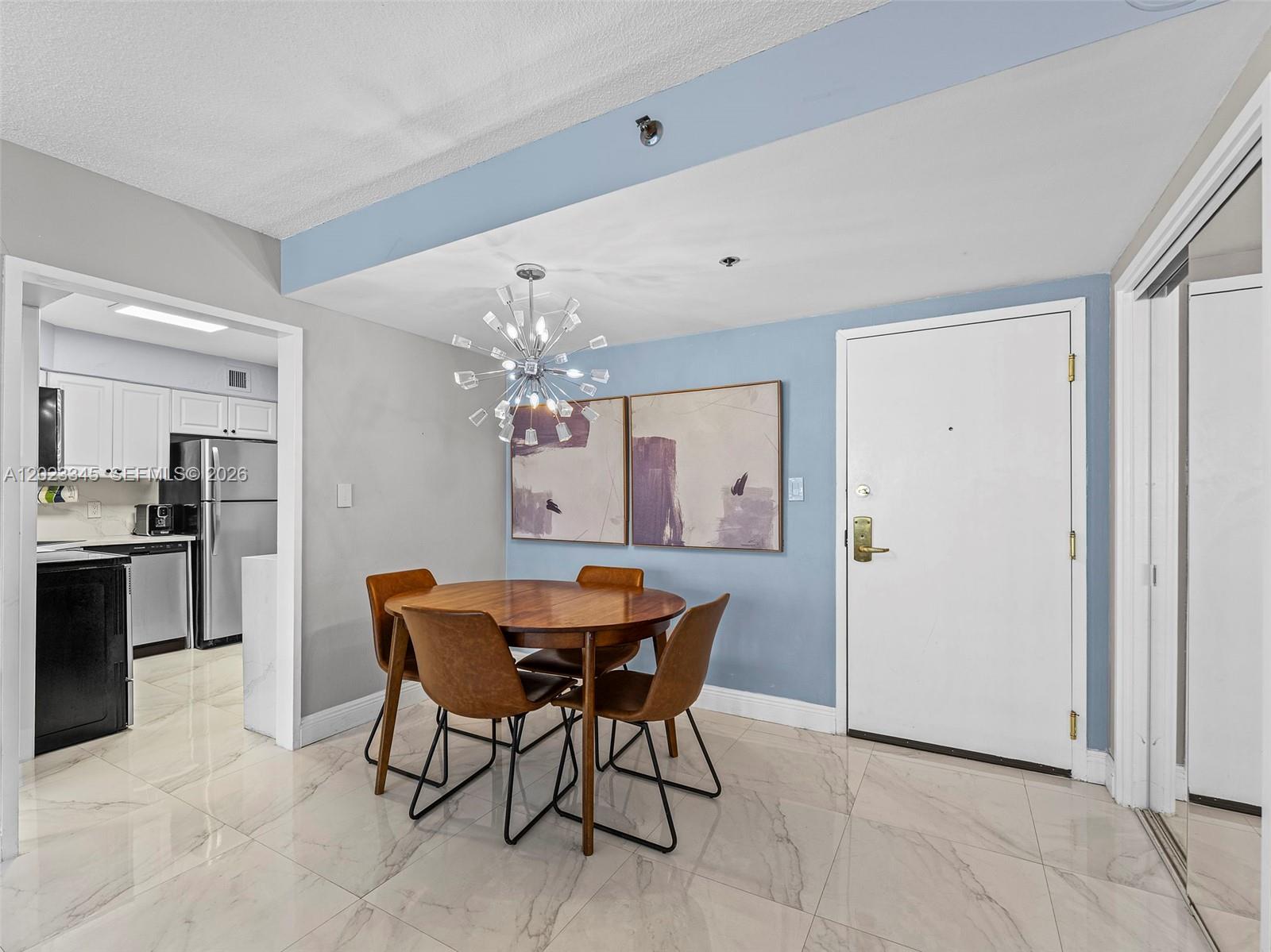 5225 Collins Avenue 1509 Property Photo 3