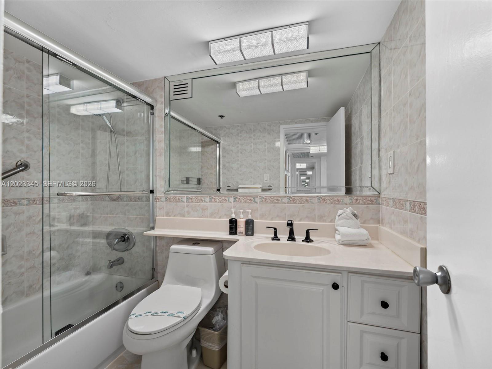 5225 Collins Avenue 1509 Property Photo 10