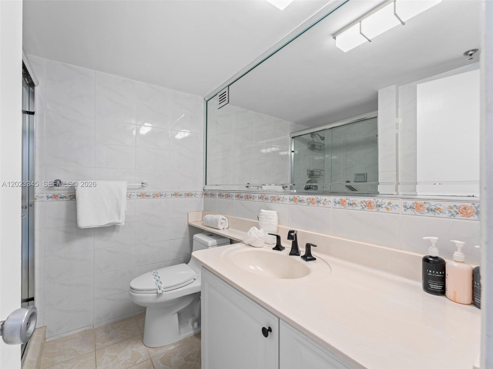 5225 Collins Avenue 1509 Property Photo 13