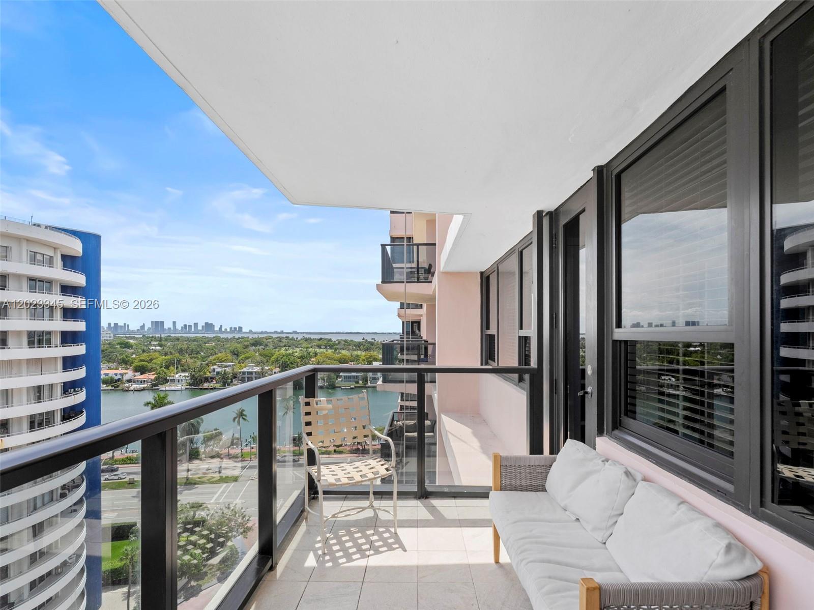 5225 Collins Avenue 1509 Property Photo 18