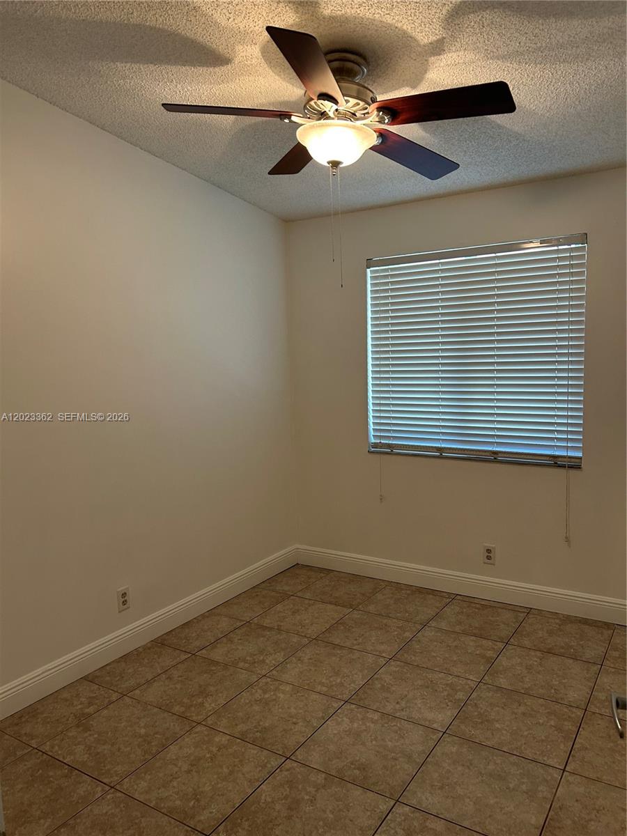 578 Woodgate Circle E Property Photo 8