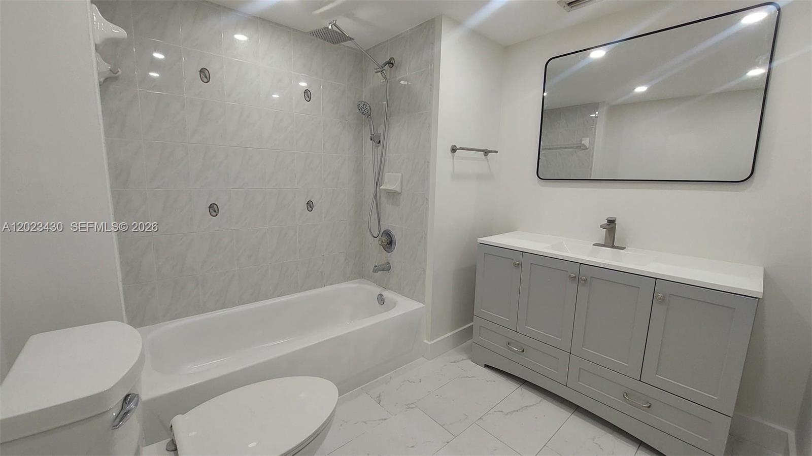 2642 Collins Avenue 408 Property Photo 6