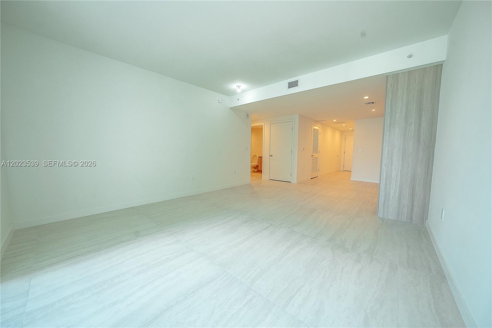 77 Se 5th Street 2203 Property Photo 4