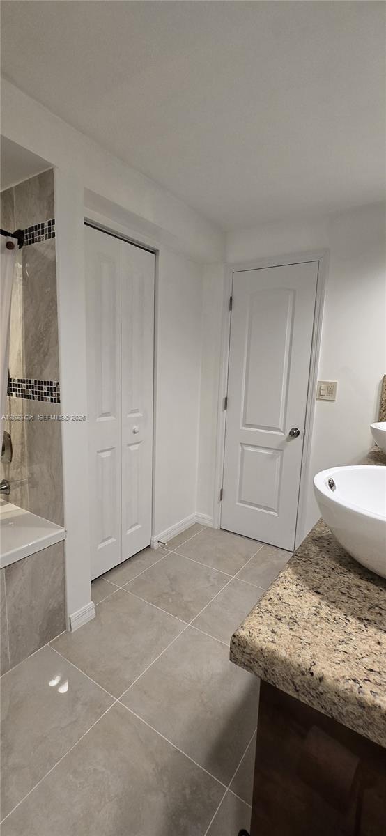 800 Parkview Drive 430 Property Photo 29