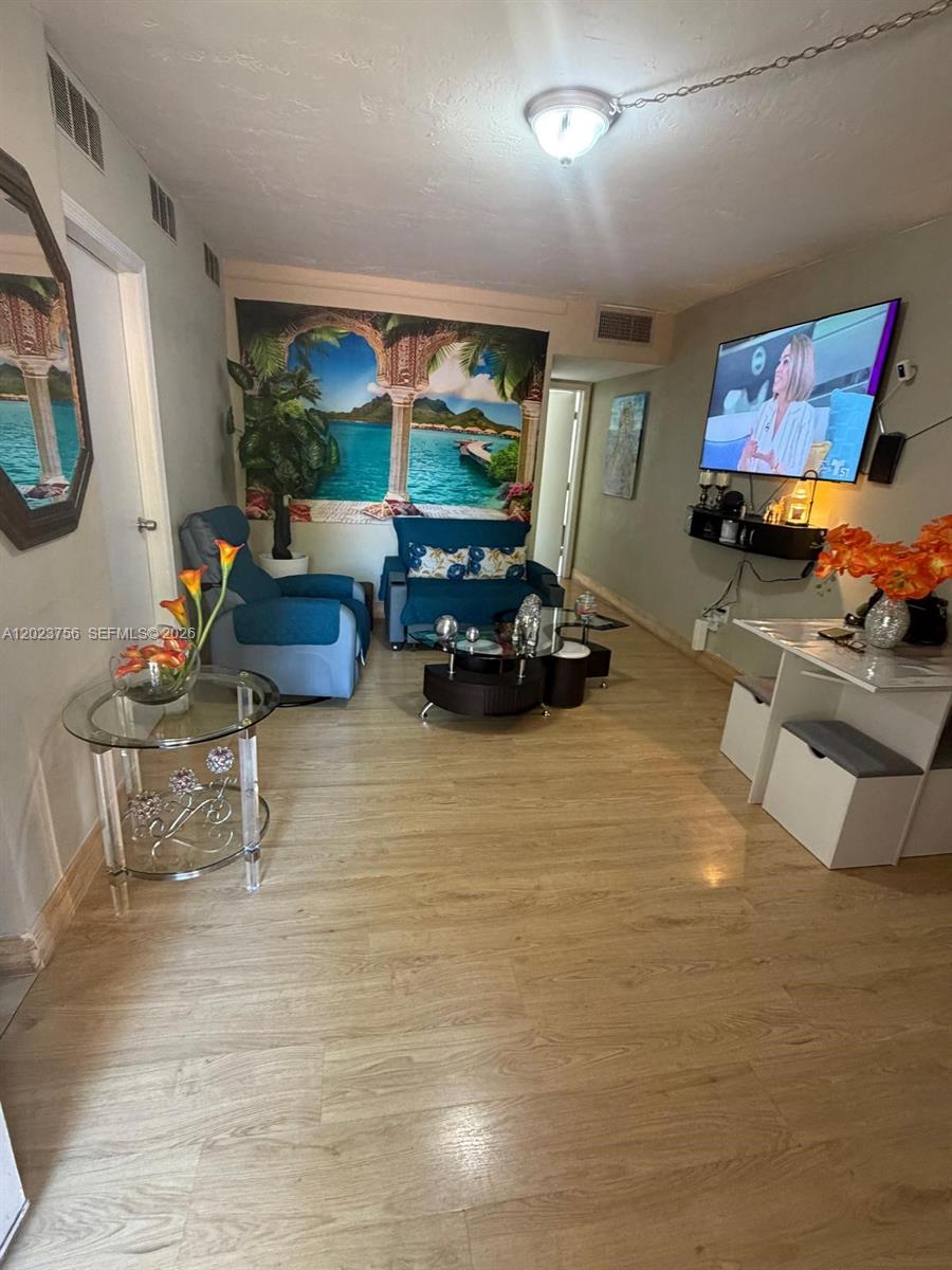 1245 W 24th Street 118