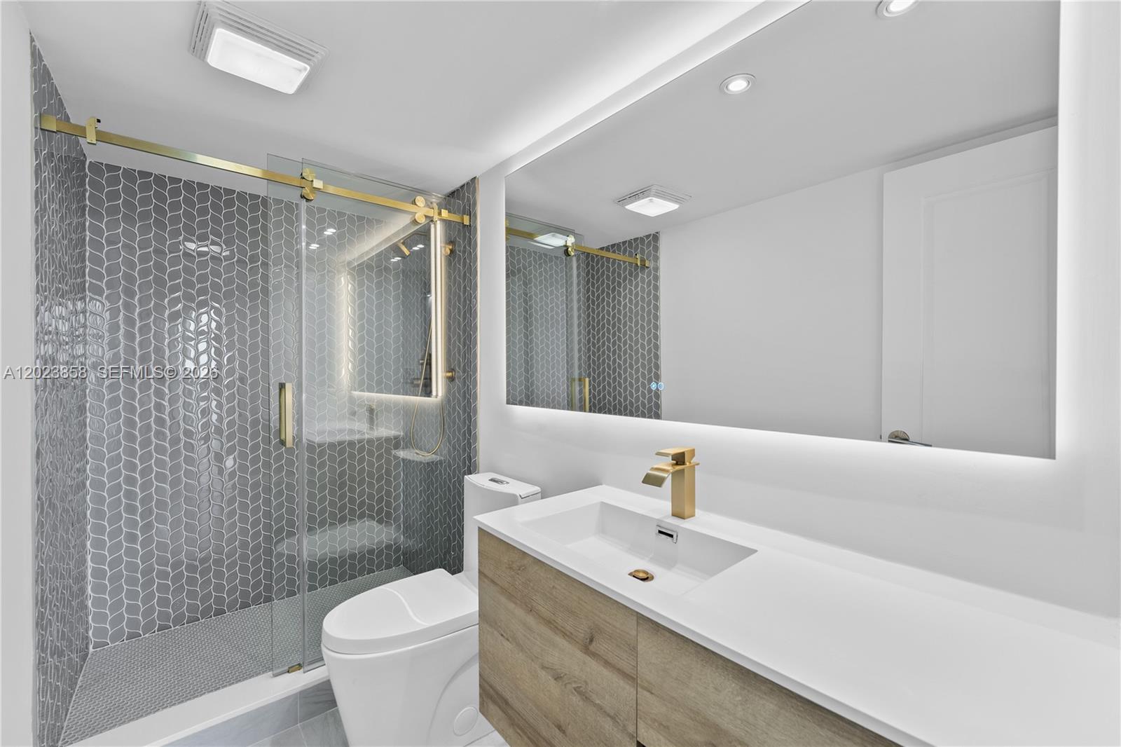 10275 Collins Avenue 1035 Property Photo 15