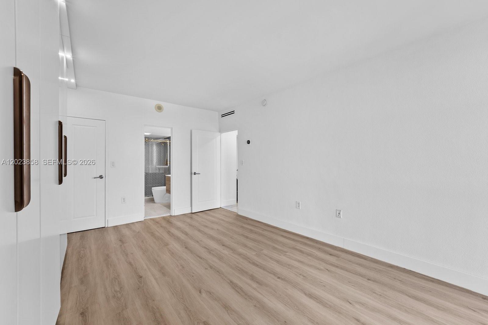 10275 Collins Avenue 1035 Property Photo 20