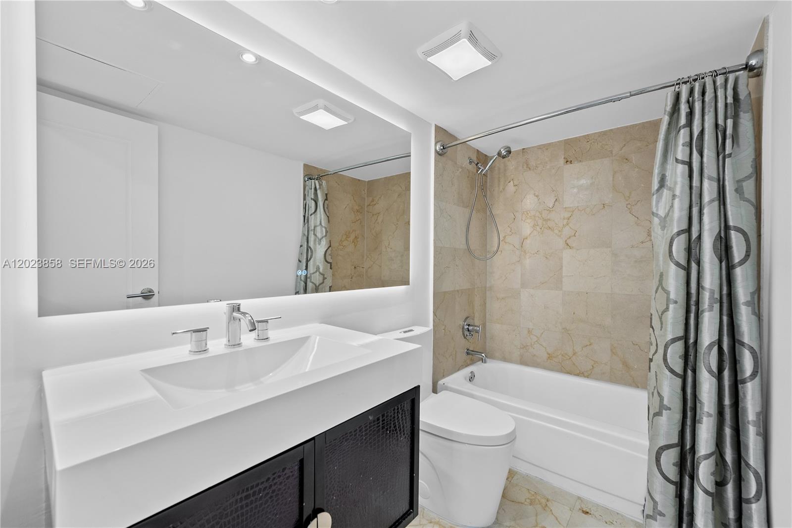 10275 Collins Avenue 1035 Property Photo 26