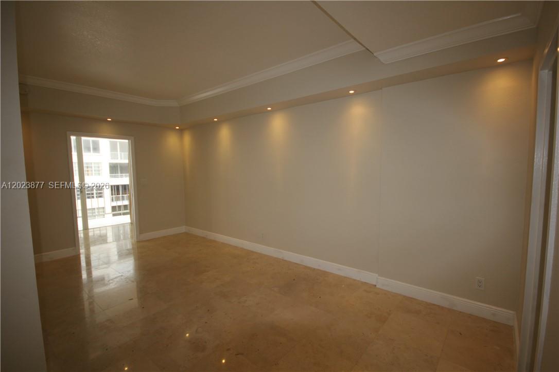5401 Collins Avenue 339 Property Photo 11