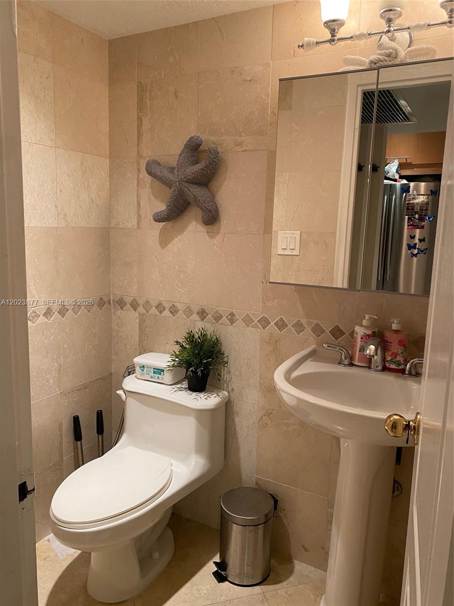 5401 Collins Avenue 339 Property Photo 19
