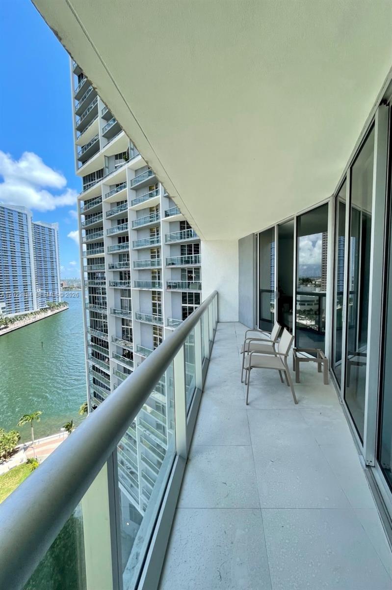 475 Brickell Avenue 1614 Property Photo 4