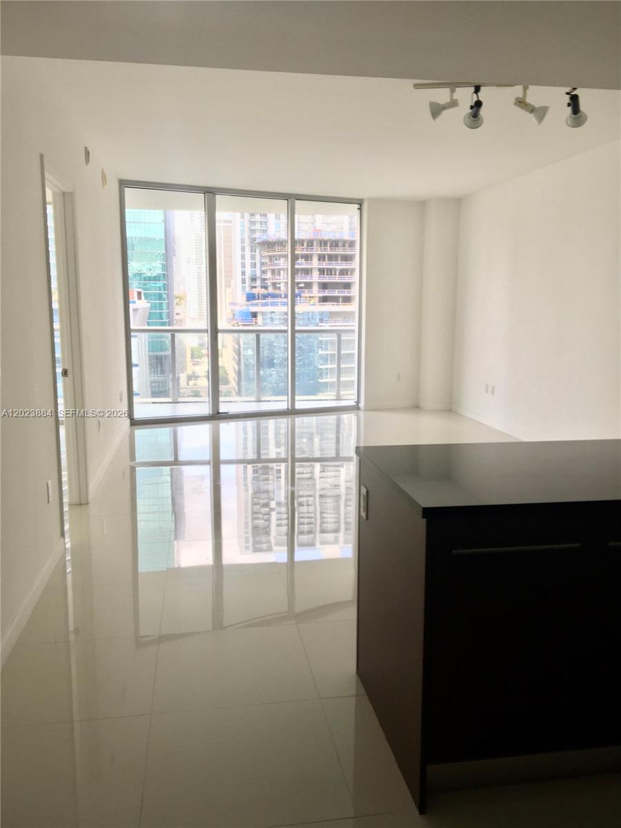 475 Brickell Avenue 1614 Property Photo 6