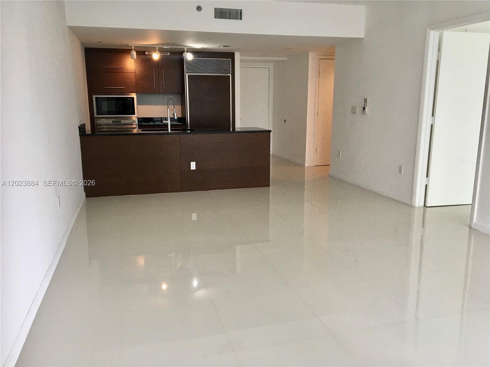475 Brickell Avenue 1614 Property Photo 9