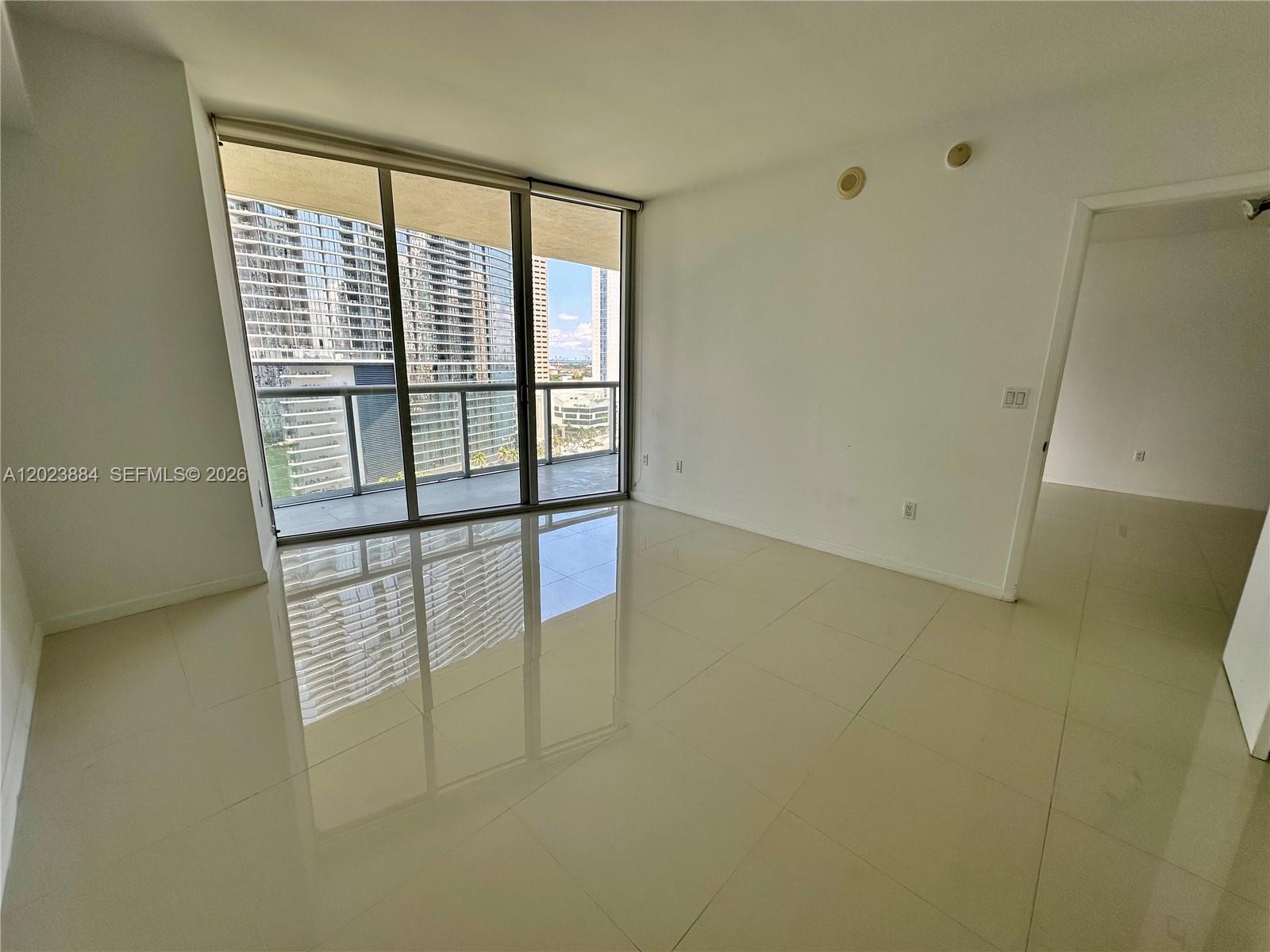 475 Brickell Avenue 1614 Property Photo 11