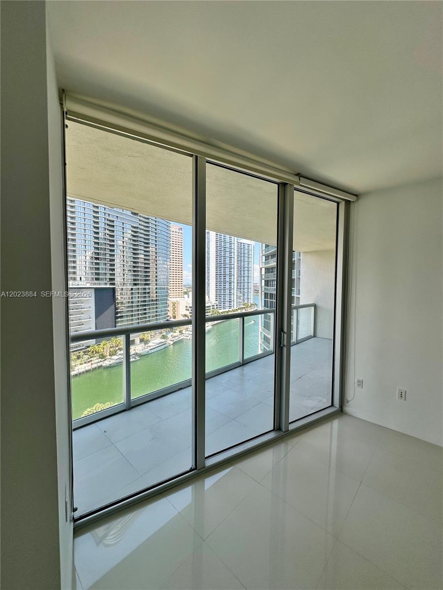 475 Brickell Avenue 1614 Property Photo 12