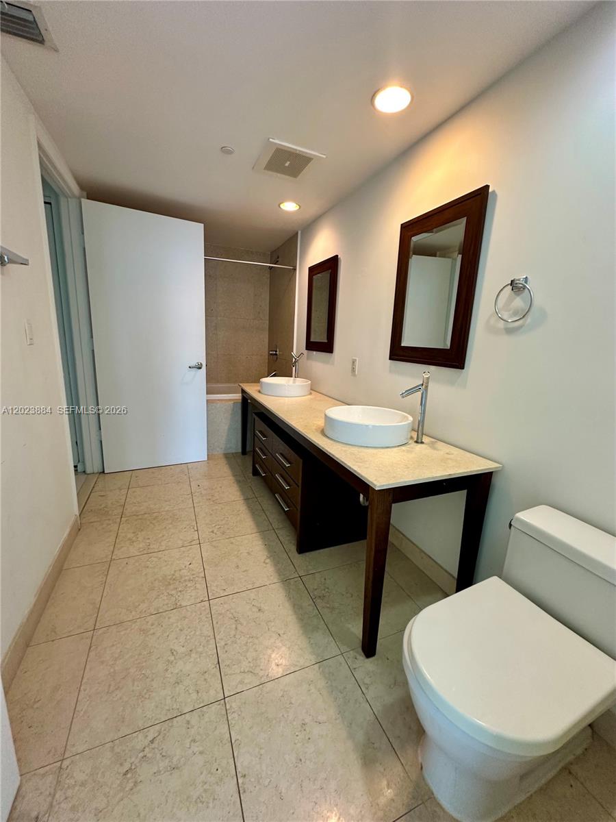 475 Brickell Avenue 1614 Property Photo 14