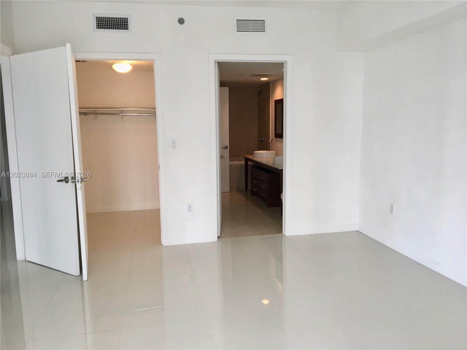 475 Brickell Avenue 1614 Property Photo 15
