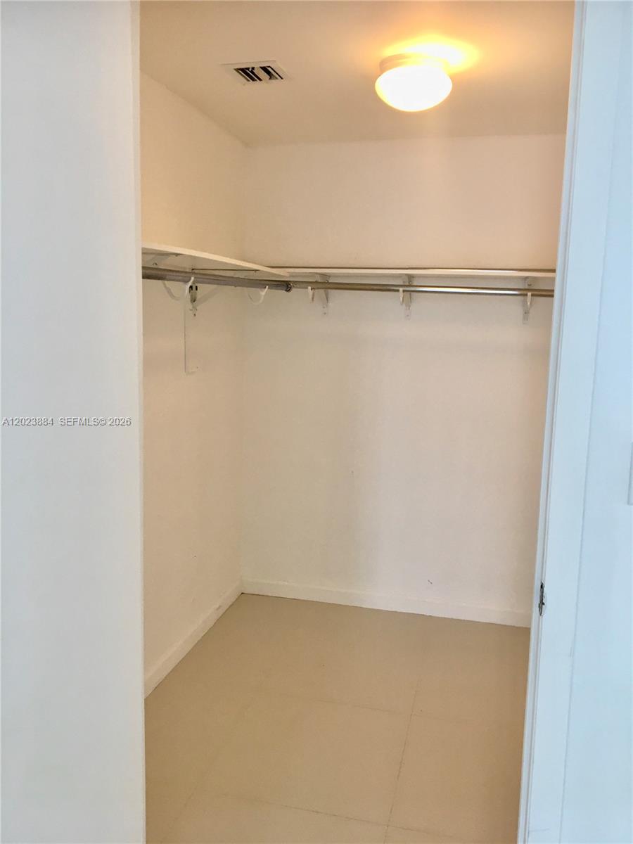 475 Brickell Avenue 1614 Property Photo 16