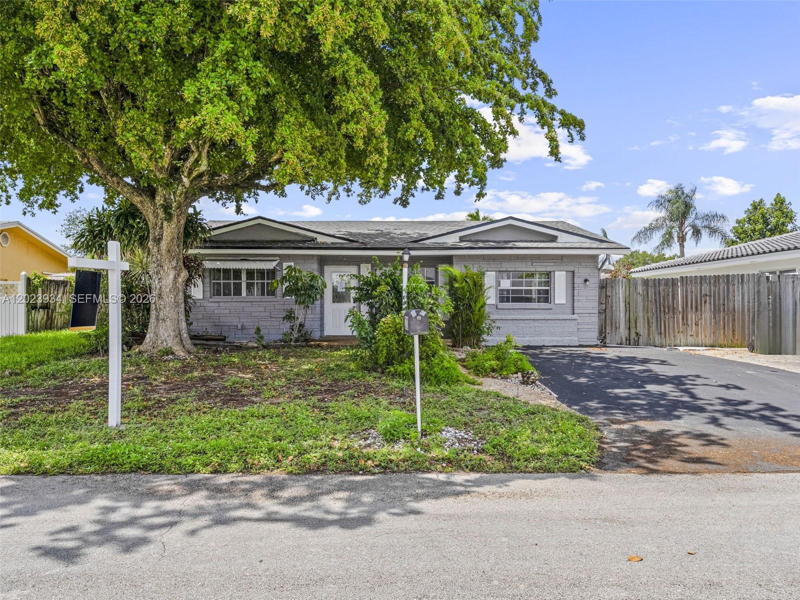 3310 Nw 66th Street Property Photo 4