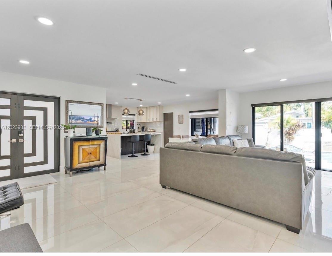 A12023983 Property Photo 3