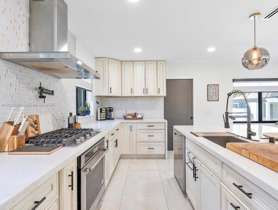 A12023983 Property Photo 6