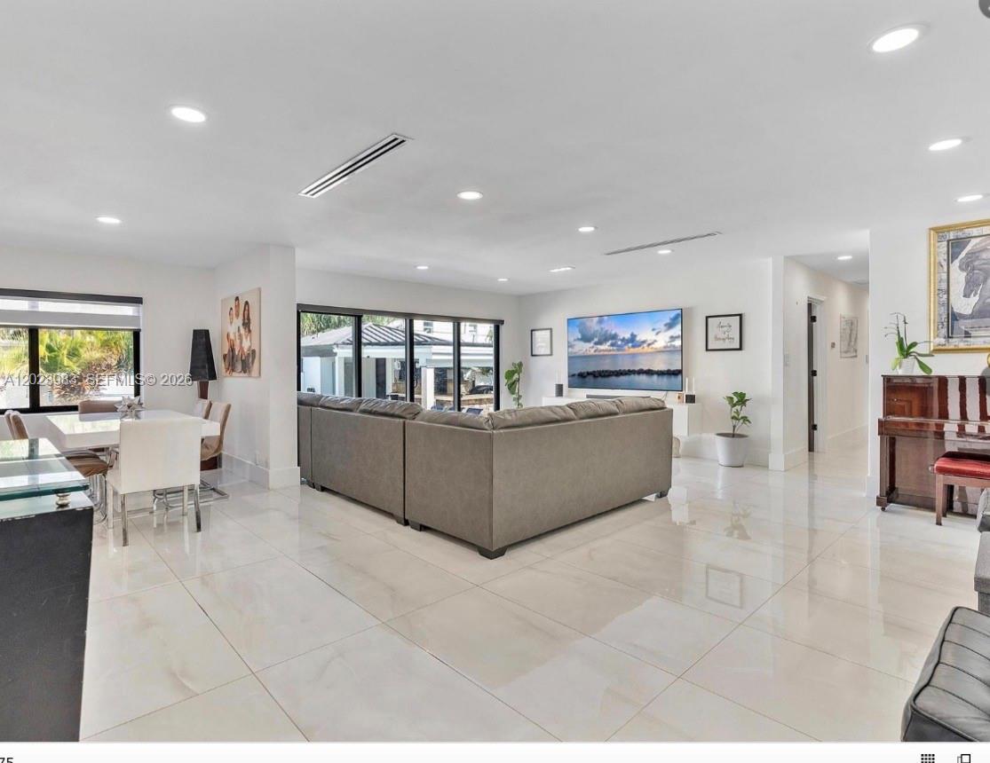 A12023983 Property Photo 18