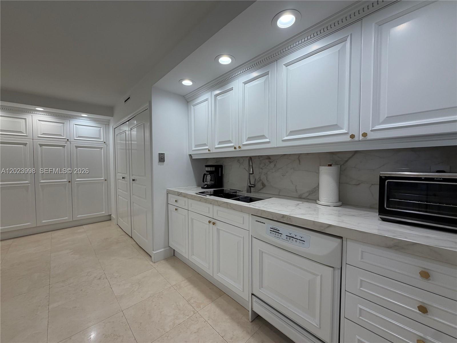 1111 Crandon Boulevard B1105 Property Photo 14