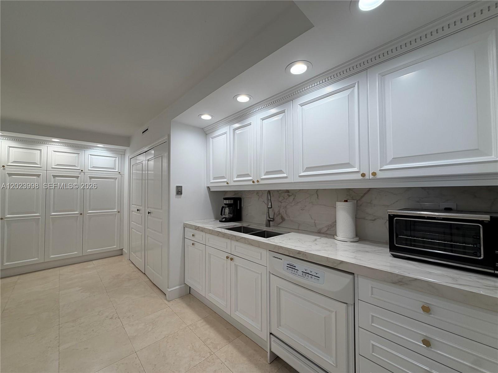 1111 Crandon Boulevard B1105 Property Photo 21