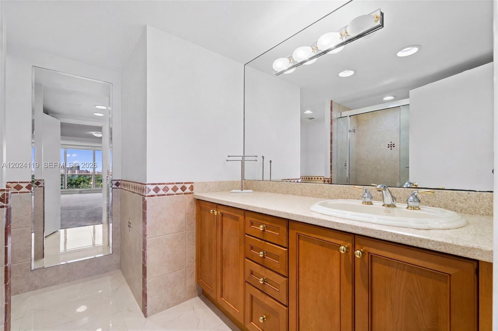 2100 S Ocean Lane 701 Property Photo 35
