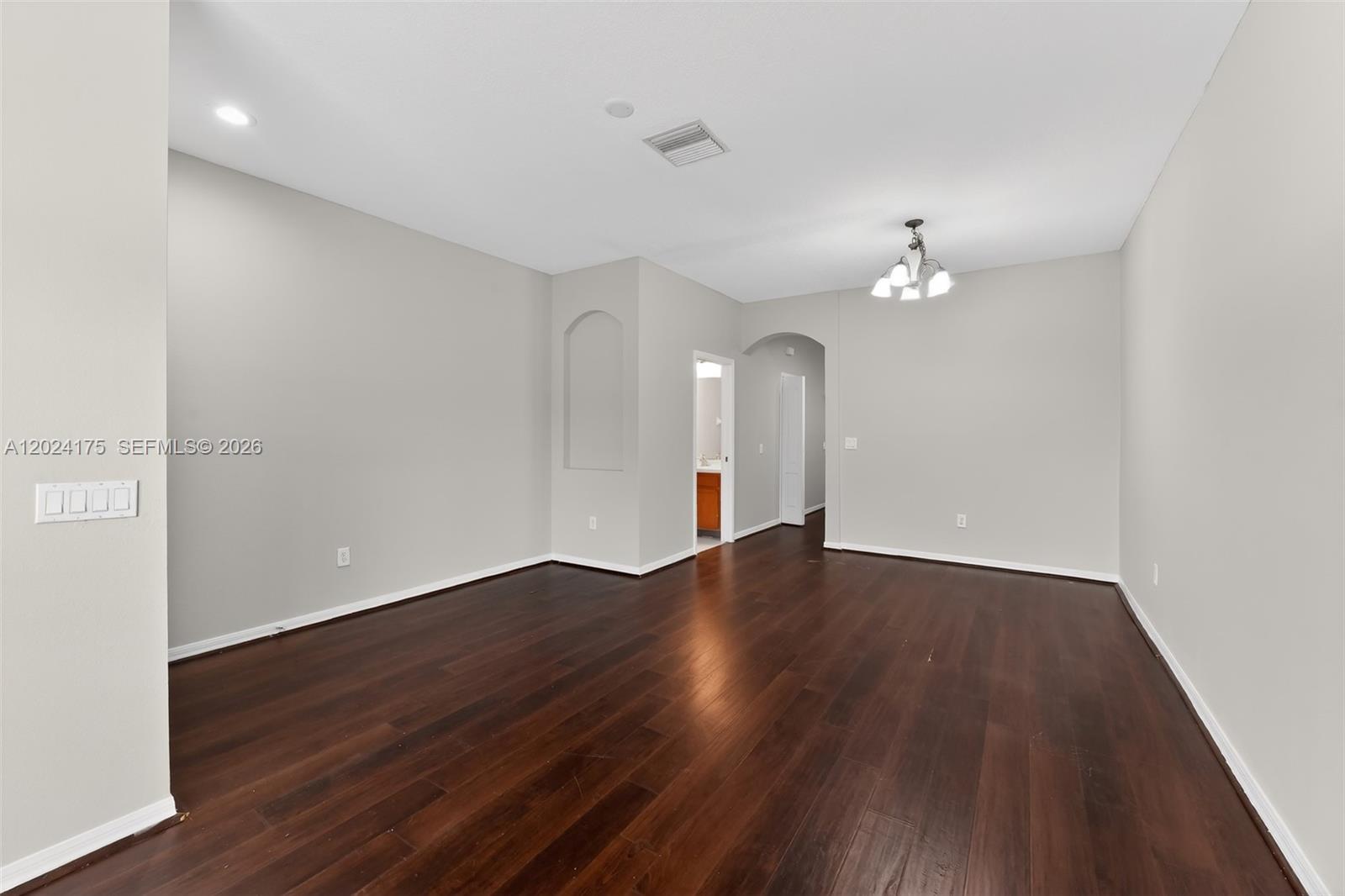 12966 Kings Crossing Drive Property Photo 6