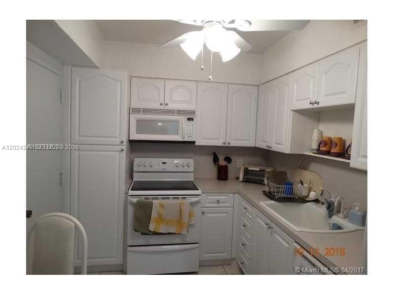 1985 S Ocean Drive 3b Property Photo 4