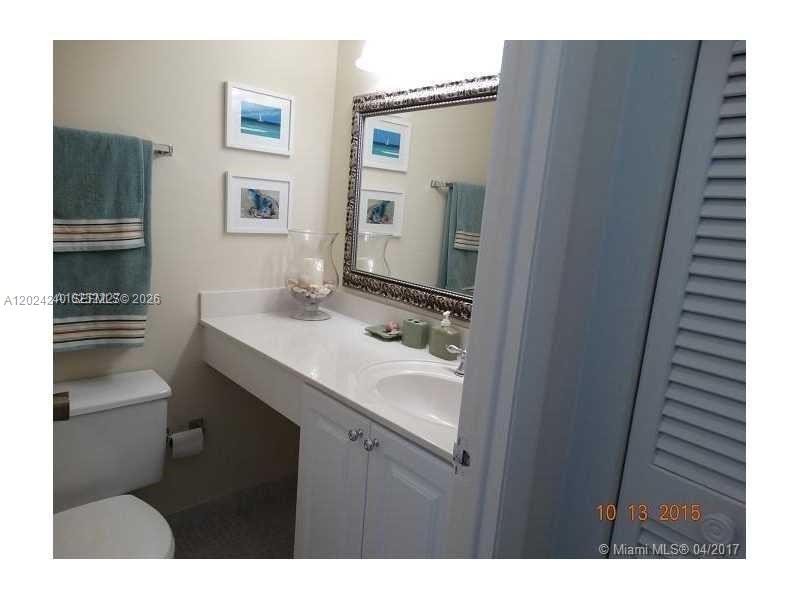 1985 S Ocean Drive 3b Property Photo 5