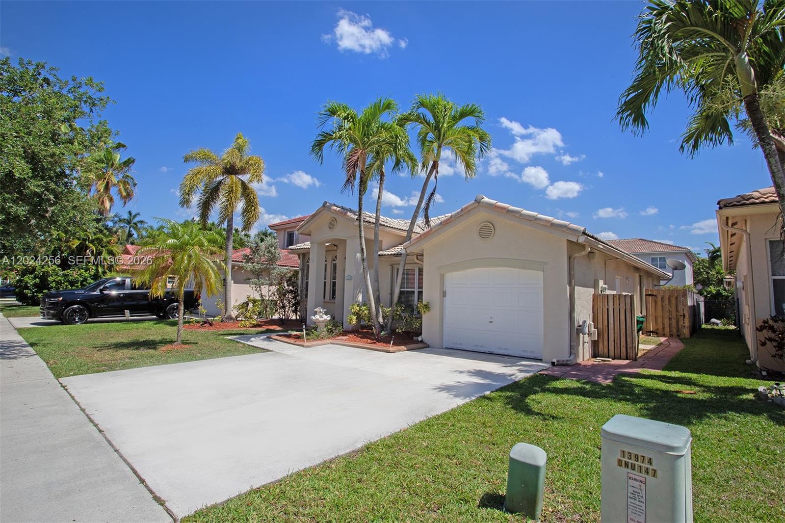 13964 N Cypress Cove Circle Property Photo 1