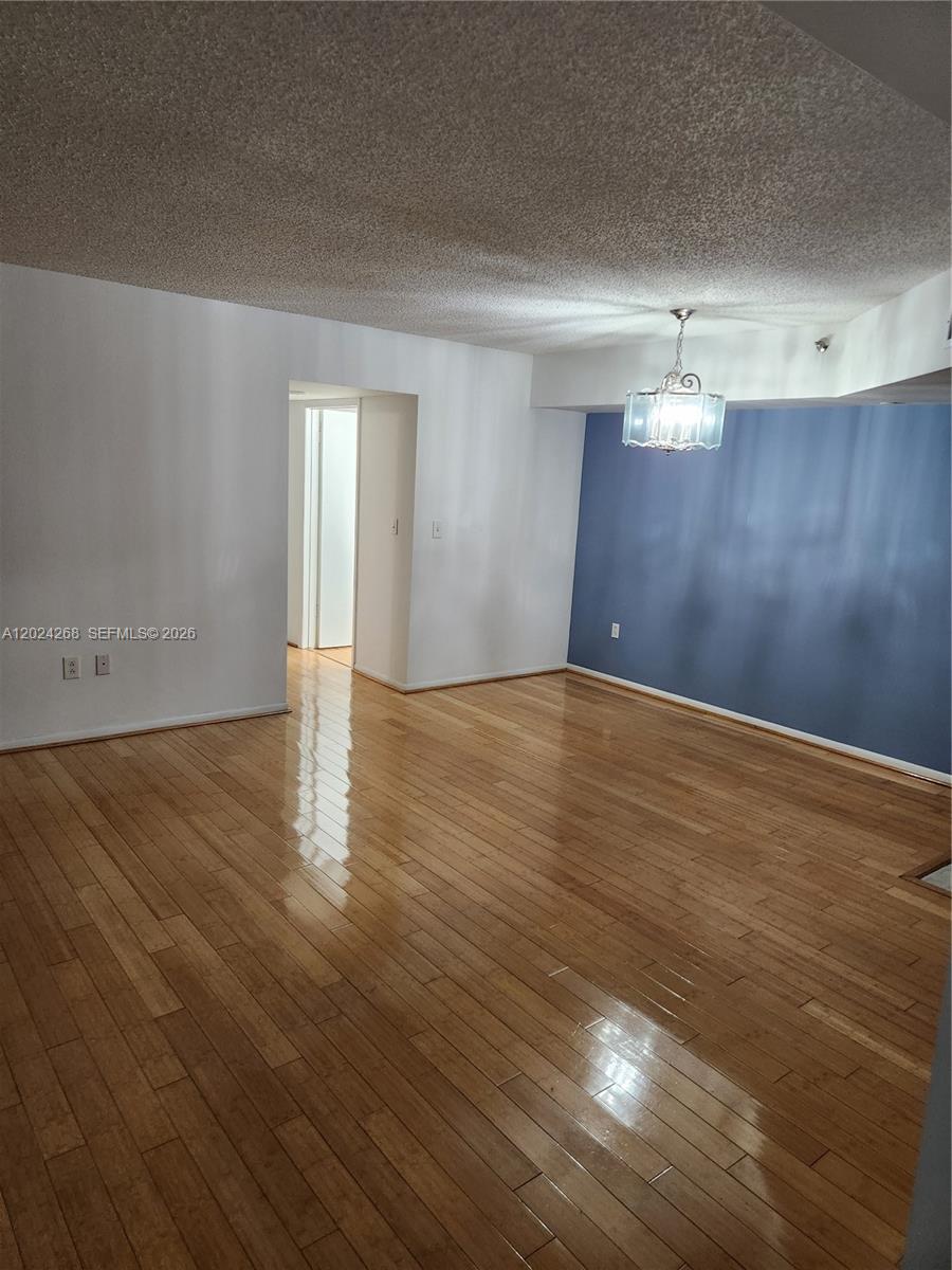 5900 Collins Avenue 404 Property Photo 3